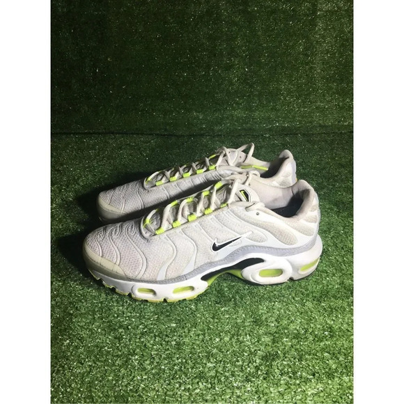 Kids Nike Air Max Plus 7Y GS Youth Women 8.5 Shoes Platinum Grey Green - Picture 3 of 6